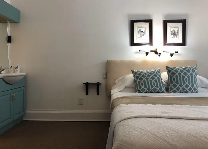 Au Petit Hotel Quebec City