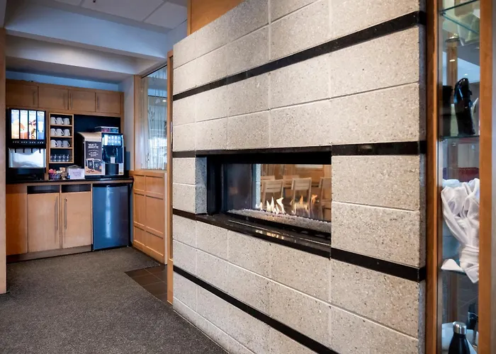 & Suites Le Dauphin QuebecHotel Quebec